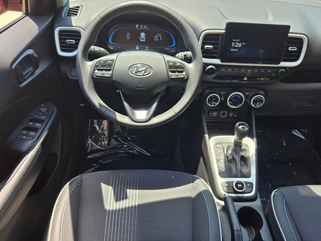 2025 Hyundai Venue Limited - Photo 14