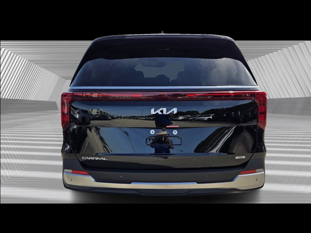 Used 2025 Kia Carnival Hybrid SX Minivan/Van