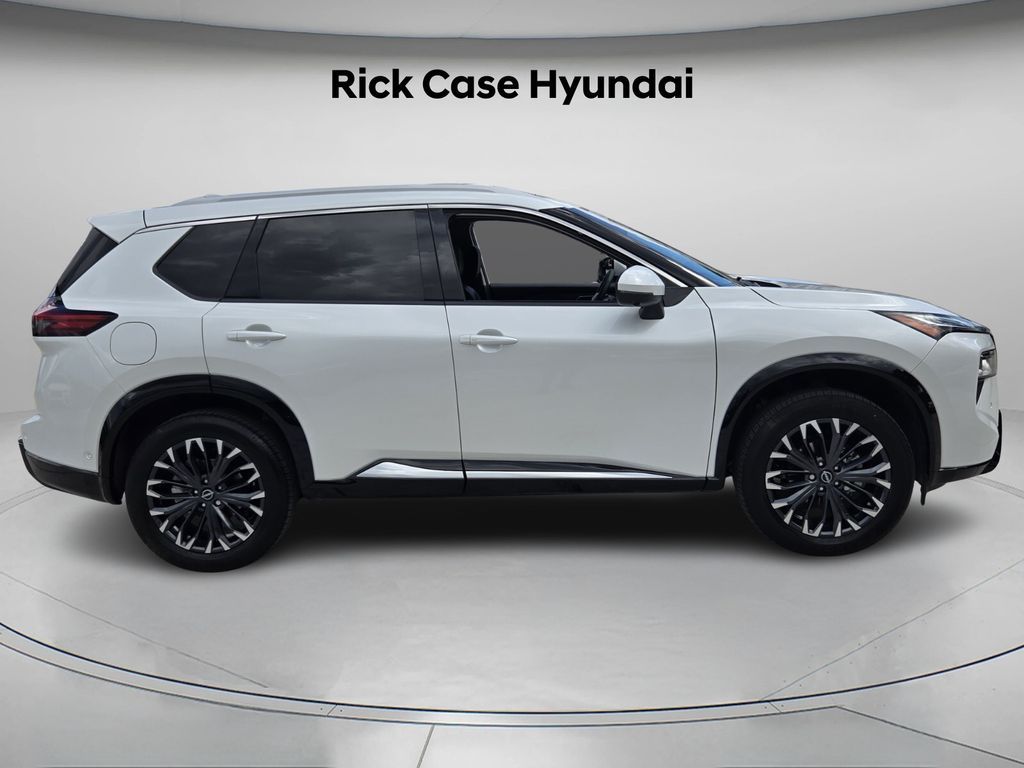 2025 Nissan Rogue Platinum photo 2