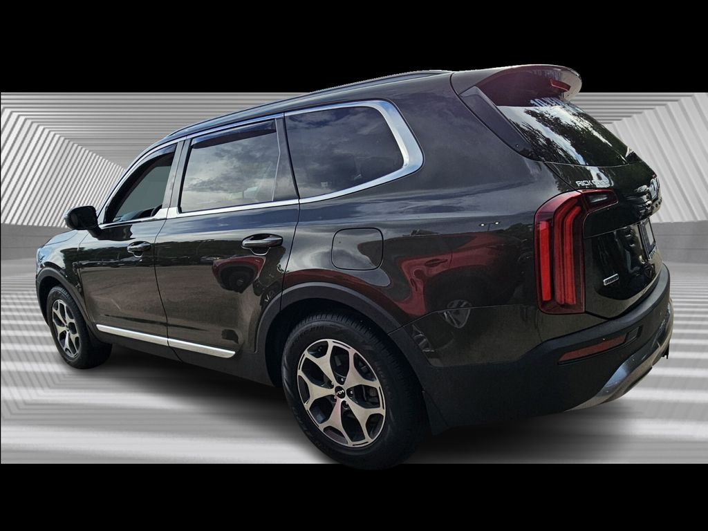 2022 Kia Telluride EX photo 2