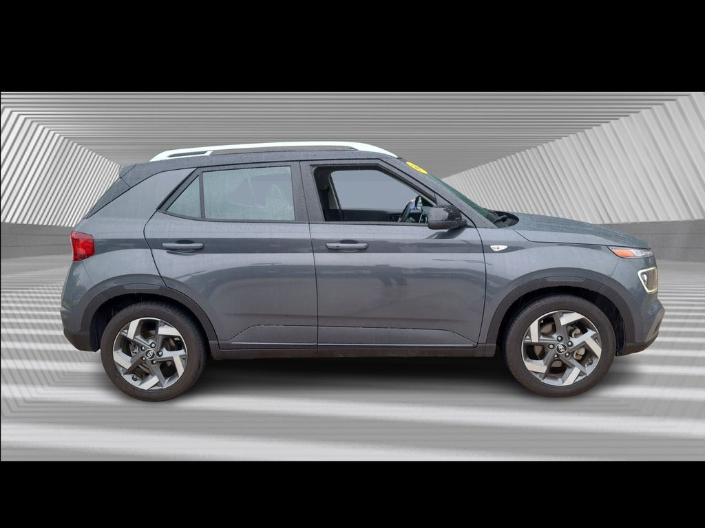 2024 Hyundai Venue Limited photo 3