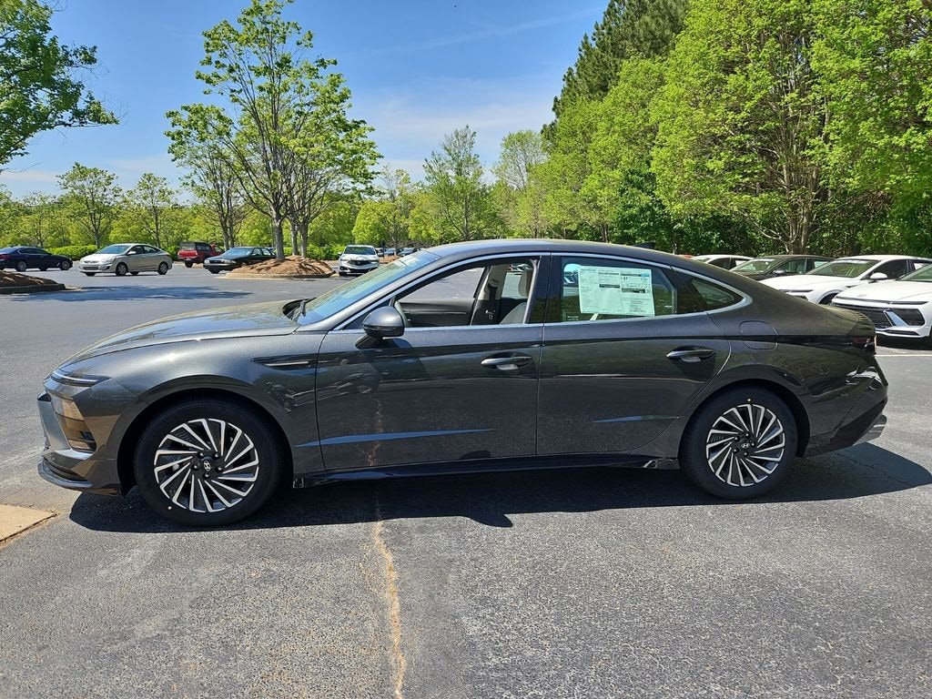 Used 2025 Hyundai Sonata Hybrid SEL Sedan