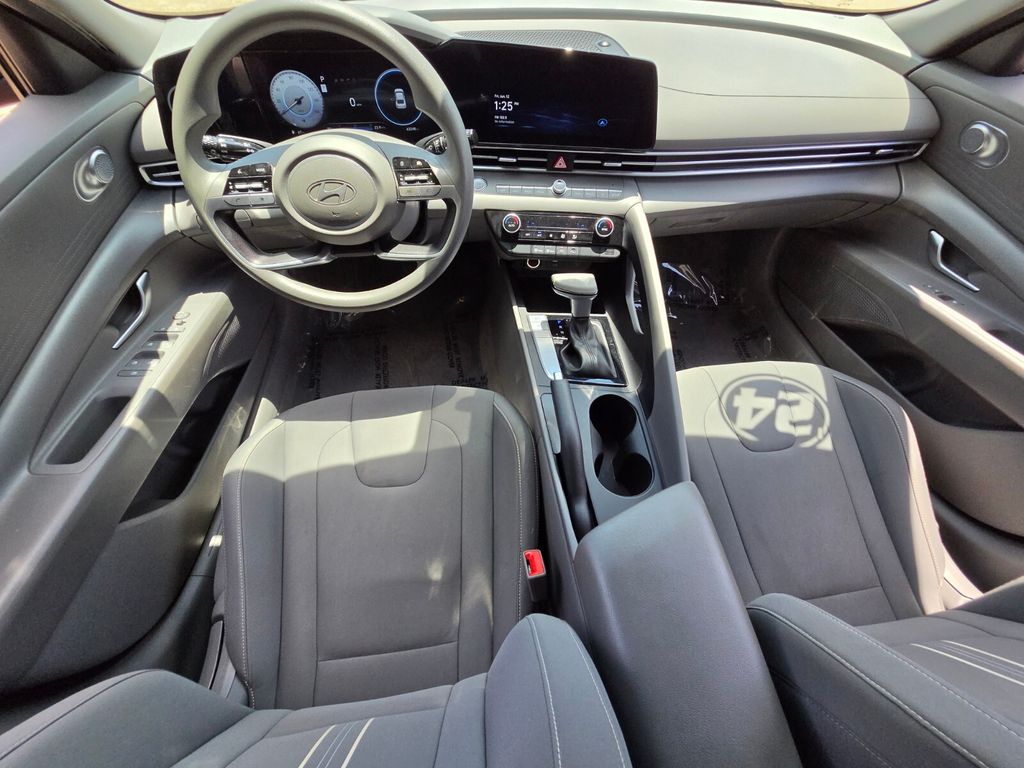 2024 Hyundai Elantra SEL - Photo 13