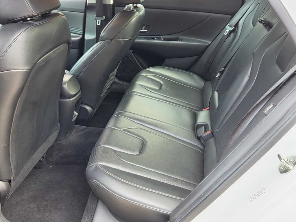 2024 Hyundai Elantra Limited - Photo 13