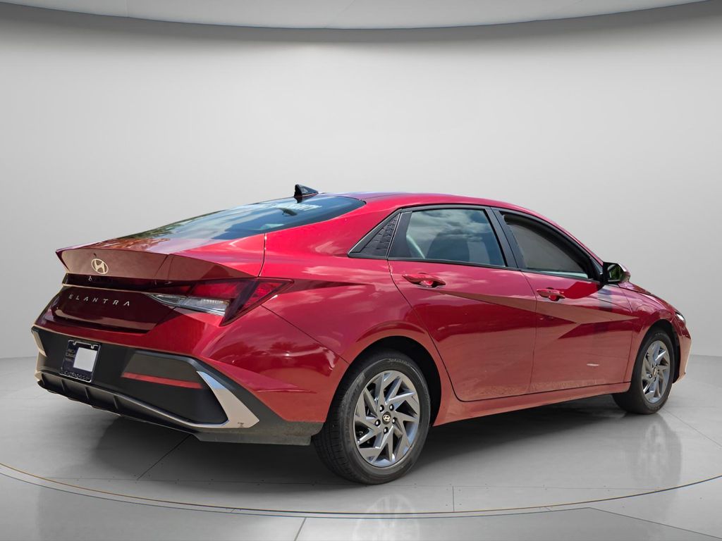 2024 Hyundai Elantra SEL - Photo 7