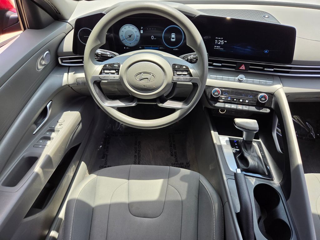 2024 Hyundai Elantra SEL - Photo 14