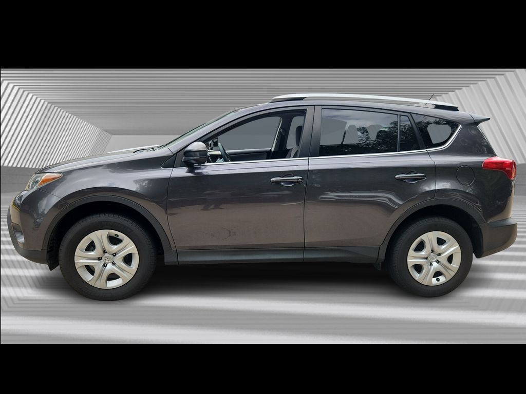 2014 Toyota RAV4 LE photo 2