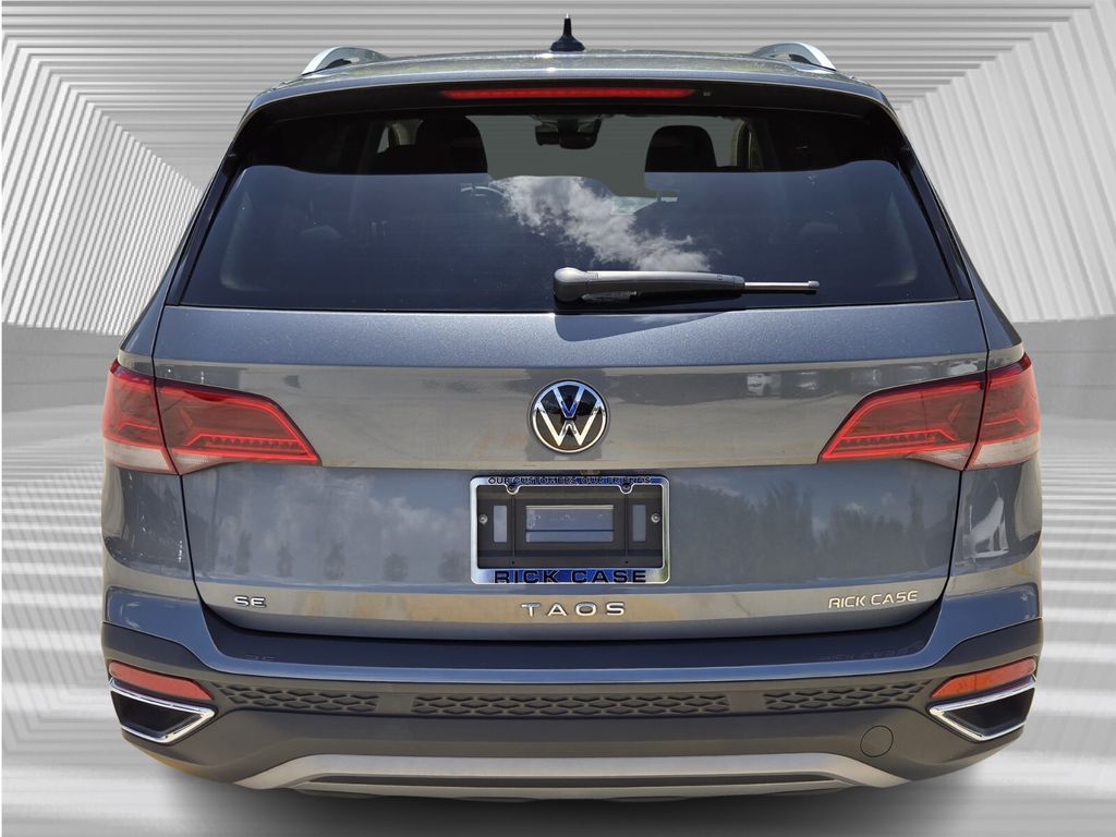 2023 Volkswagen Taos SE photo 4