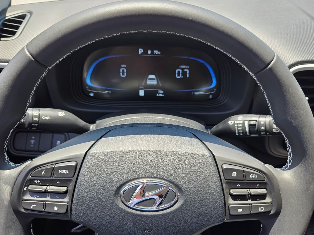 2025 Hyundai Venue Limited - Photo 23