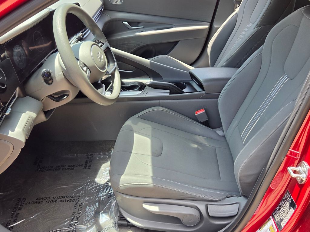 2024 Hyundai Elantra SEL - Photo 11