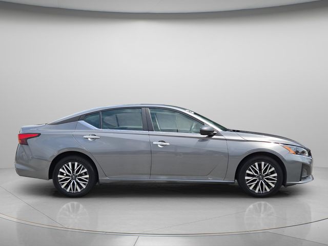 2024 Nissan Altima SV - Photo 9