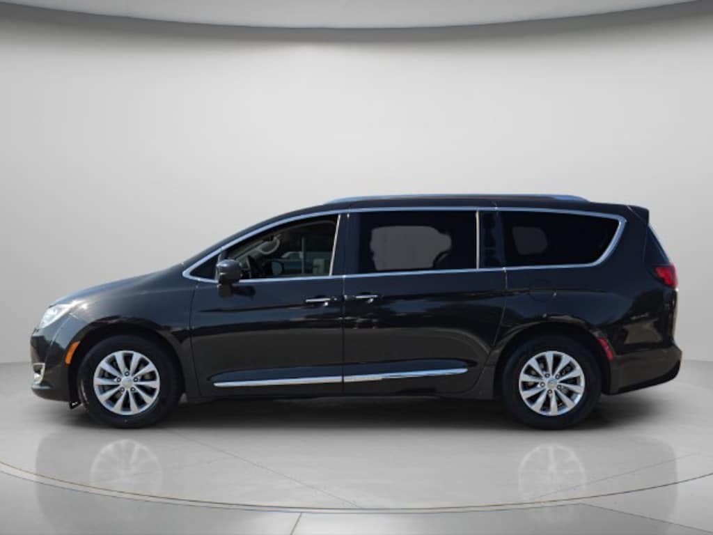 Used 2019 Chrysler Pacifica Touring L Minivan/Van