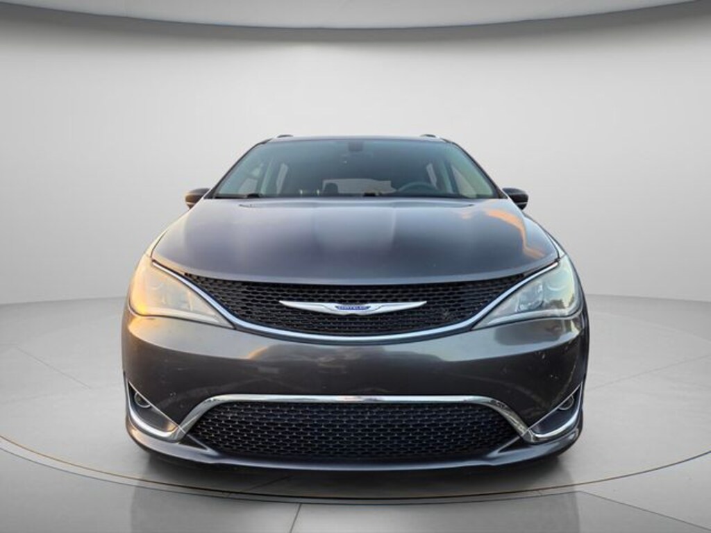 Used 2019 Chrysler Pacifica Touring Plus Minivan/Van