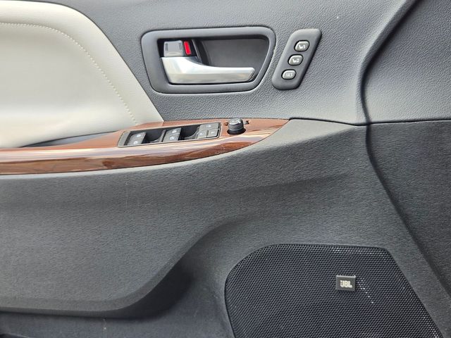 2019 Toyota Sienna 26