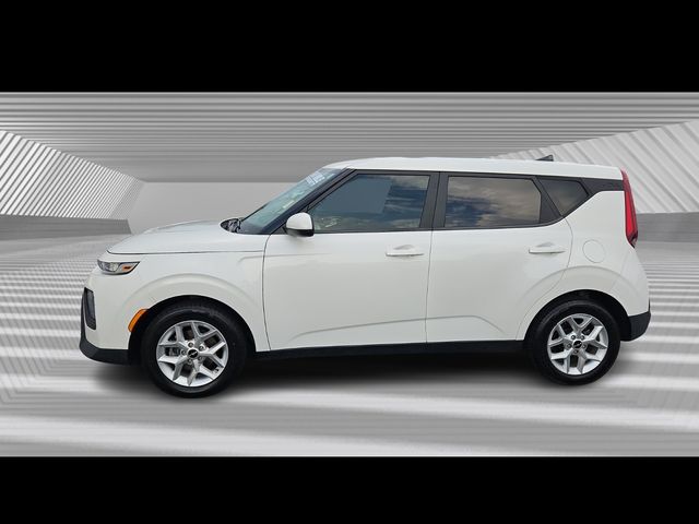 2022 Kia Soul LX photo 2