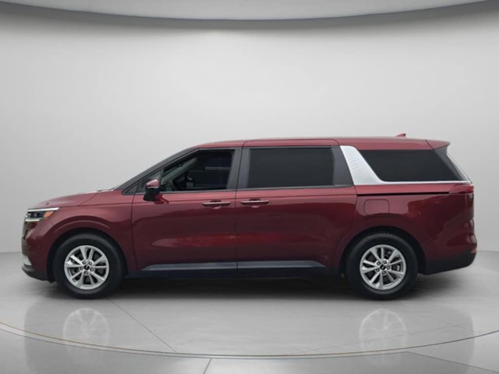 Used 2024 Kia Carnival LX Minivan/Van