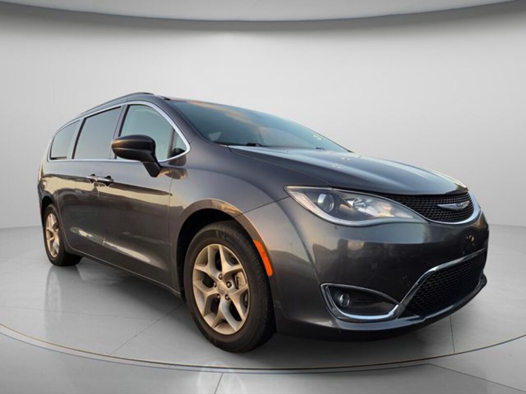 Used 2019 Chrysler Pacifica Touring Plus Minivan/Van