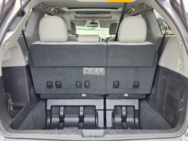 2019 Toyota Sienna 16