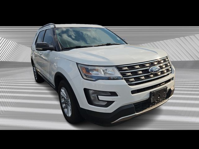 2017 Ford Explorer XLT photo 3