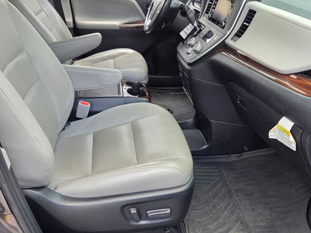 2019 Toyota Sienna 18