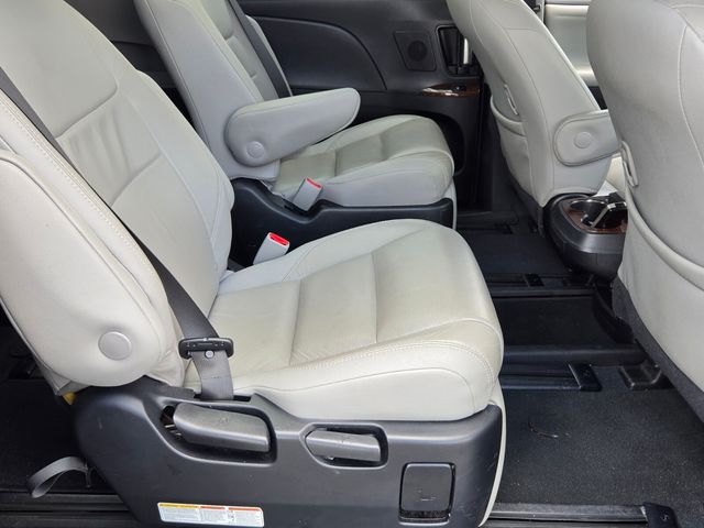 2019 Toyota Sienna 17