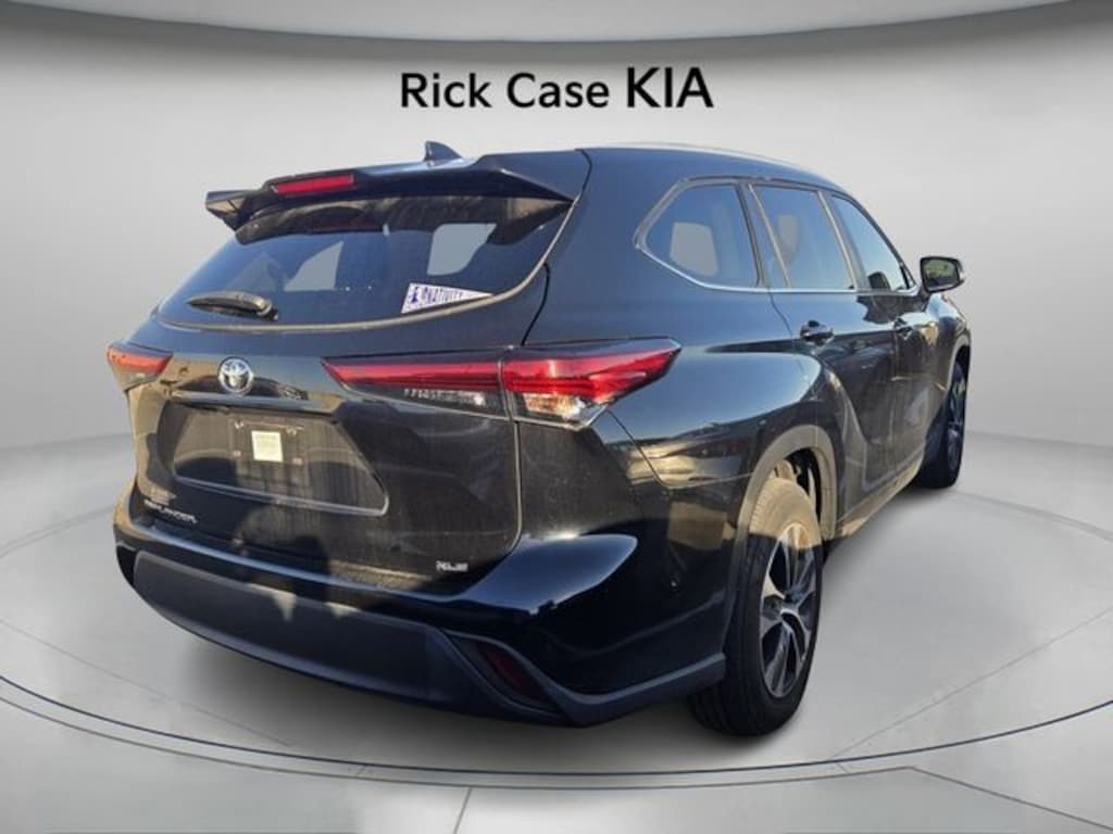 Used 2023 Toyota Highlander L SUV