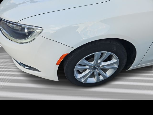 2016 Chrysler 200 Limited photo 2