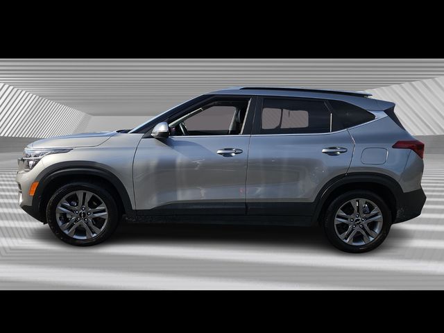 2023 Kia Seltos S photo 2