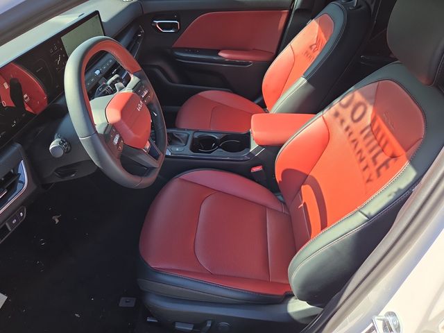 2025 Kia K4 GT-Line Turbo - Photo 6