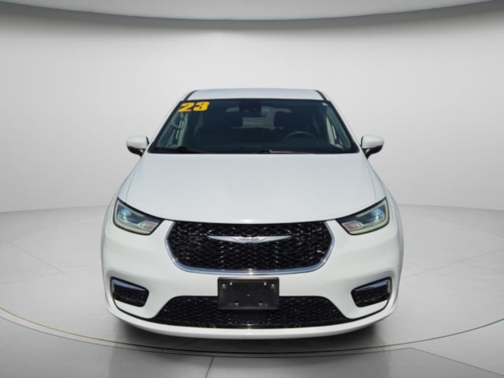 Used 2023 Chrysler Pacifica Touring L Minivan/Van