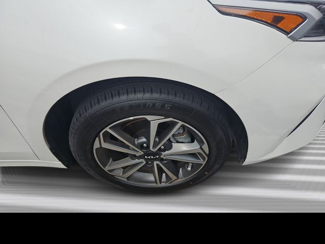 2023 Kia Forte LXS photo 3