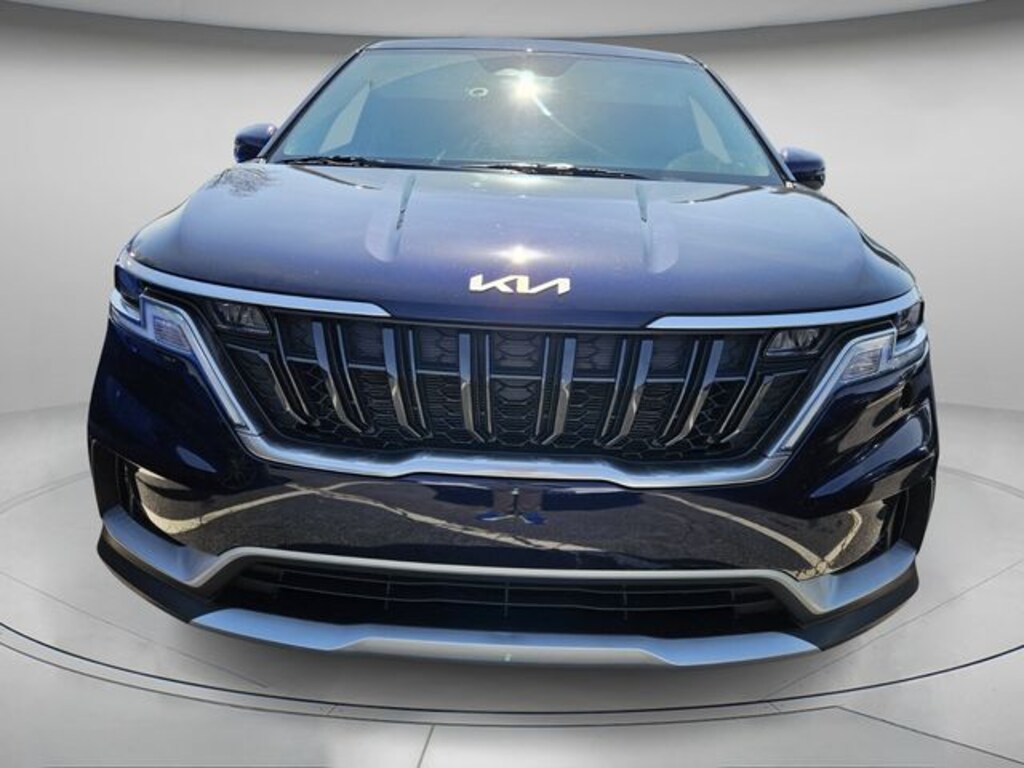 Used 2024 Kia Carnival LX Minivan/Van