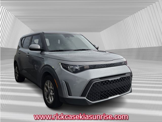 2023 Kia Soul LX photo 3