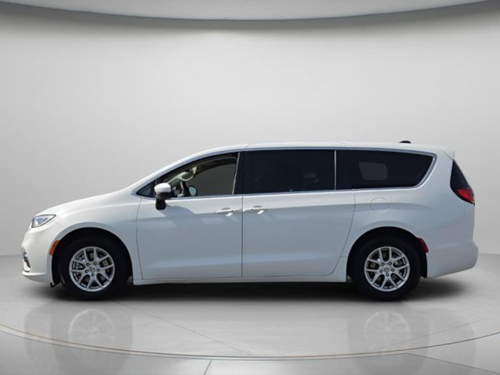 Used 2023 Chrysler Pacifica Touring L Minivan/Van