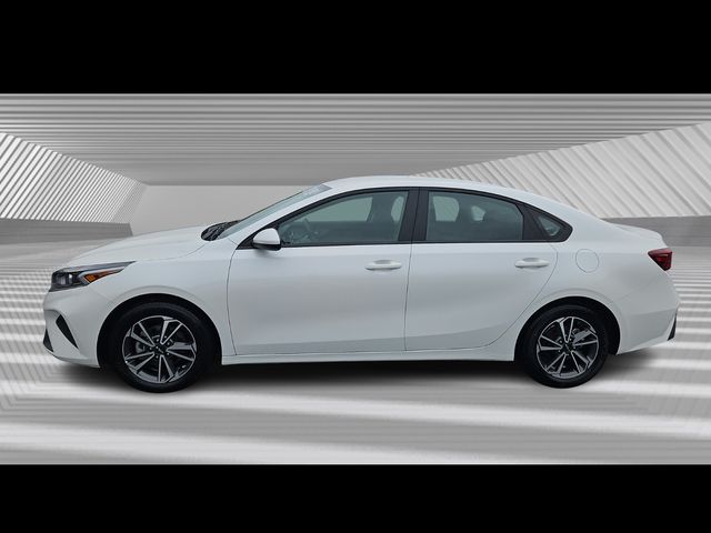 2023 Kia Forte LXS photo 2