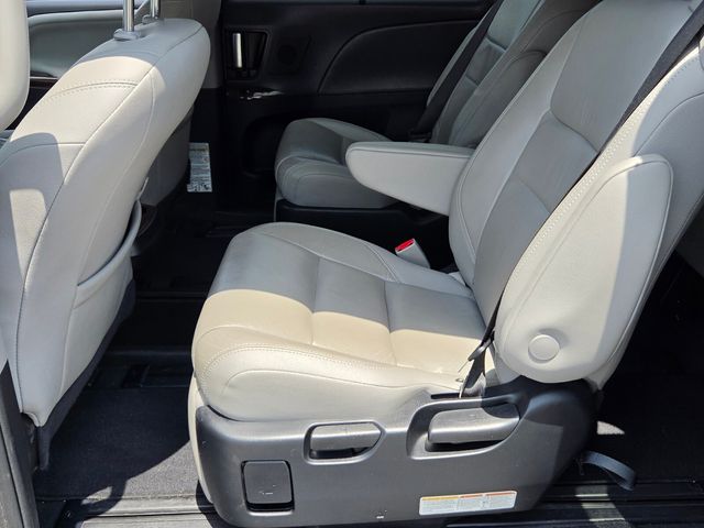 2019 Toyota Sienna 11