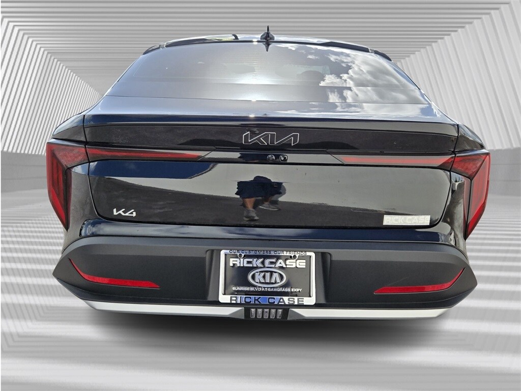2025 Kia K4 LX photo 3