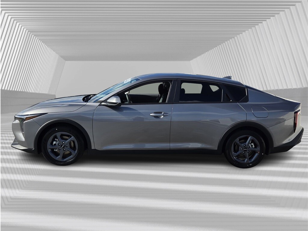 2025 Kia K4 LXS photo 2