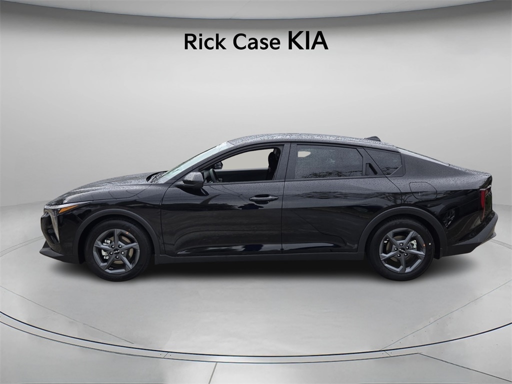 New 2025 Kia K4 LXS Sedan