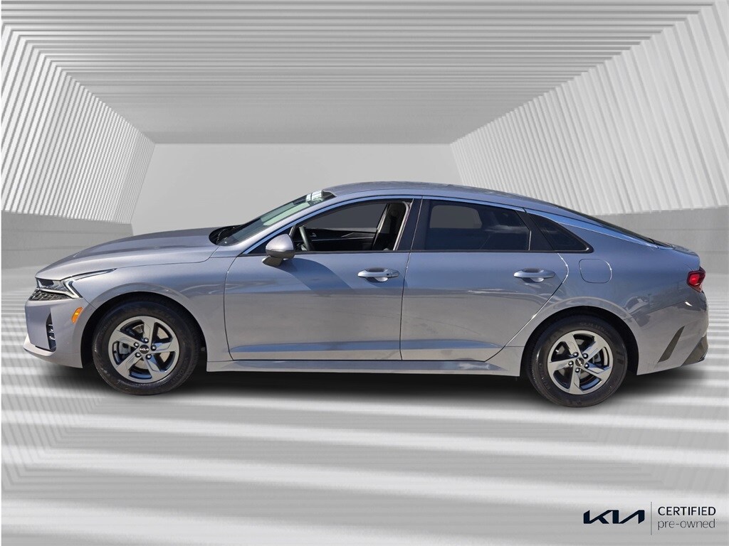 2022 Kia K5 LXS photo 2
