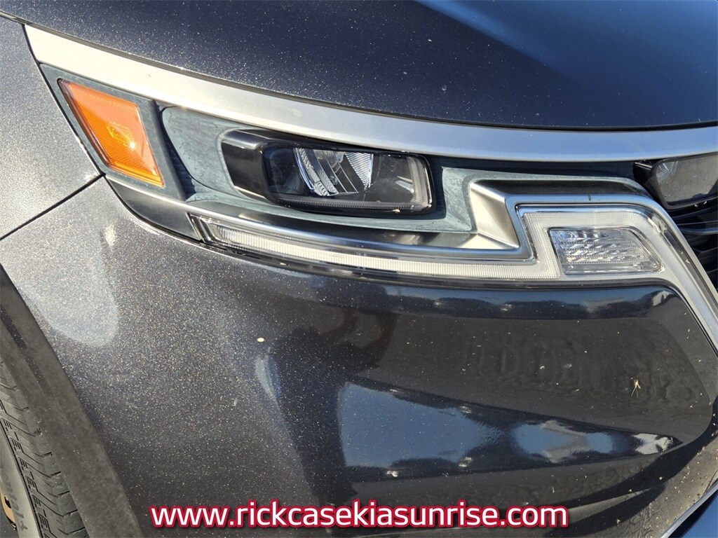 2023 Kia Carnival LX photo 4