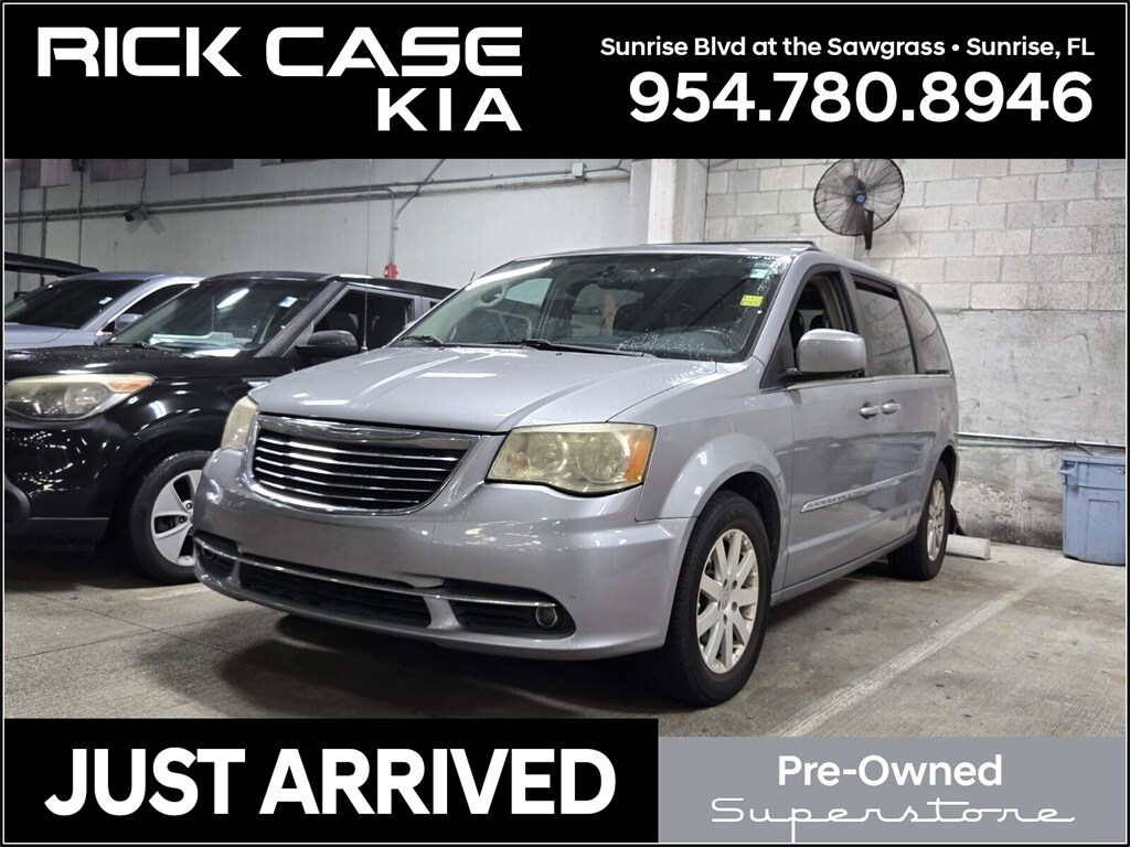 Used 2015 Chrysler Town & Country Touring Minivan/Van