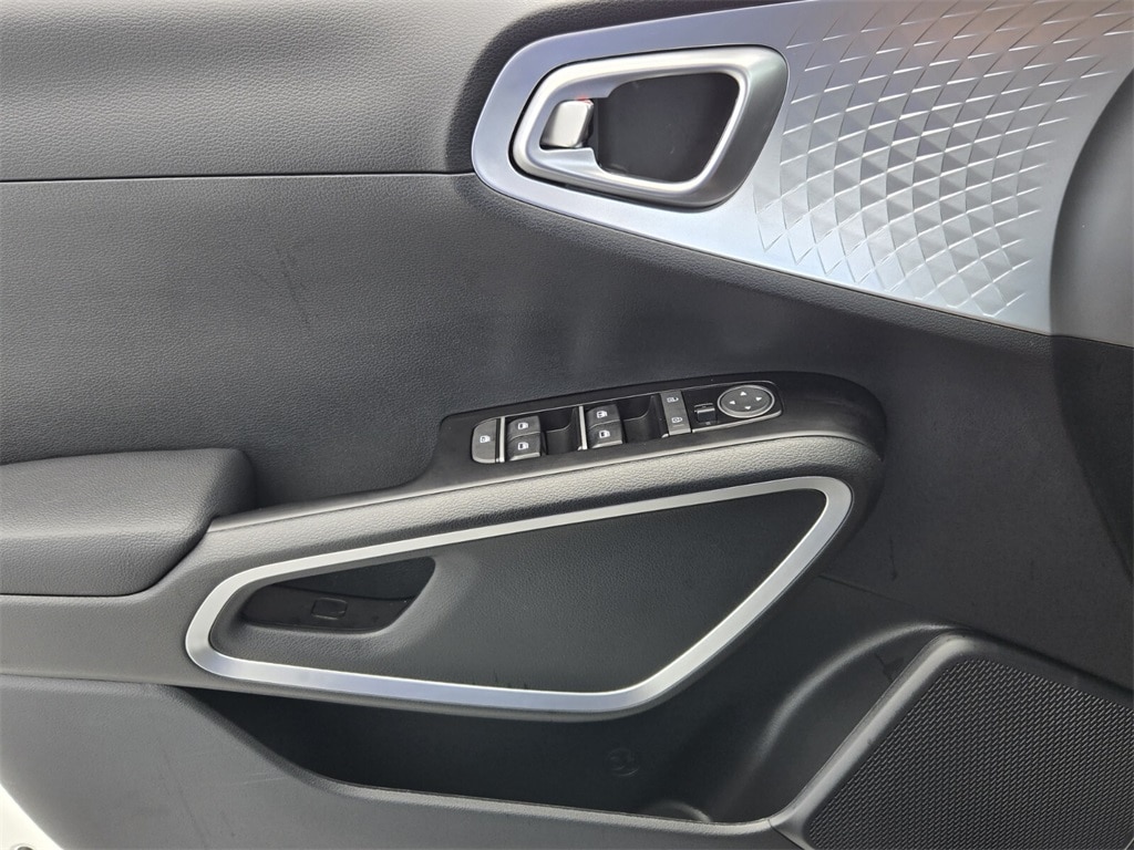 2025 Kia Soul LX photo 4