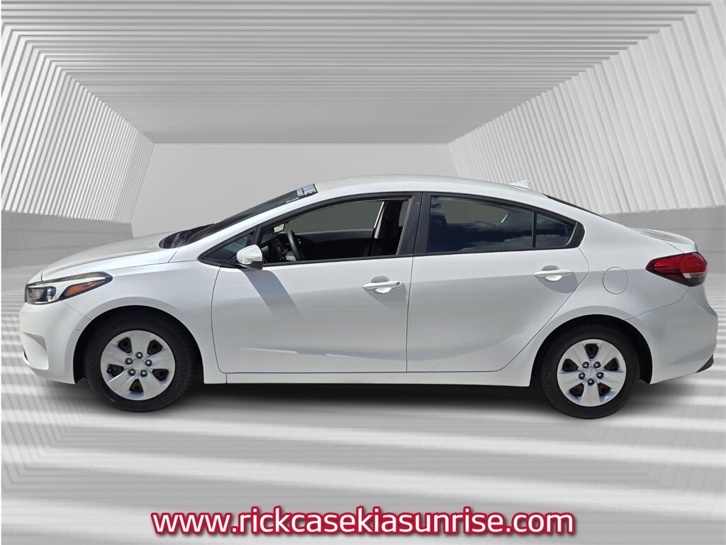 2017 Kia Forte LX photo 2