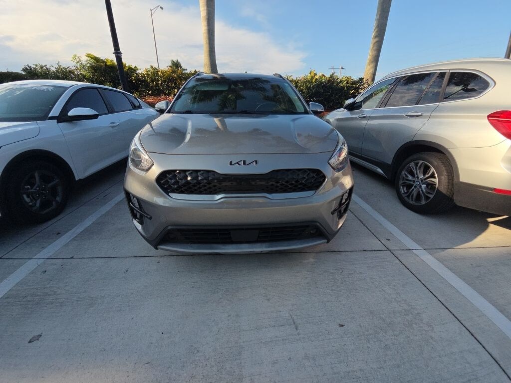 Certified 2022 Kia Niro Touring SUV