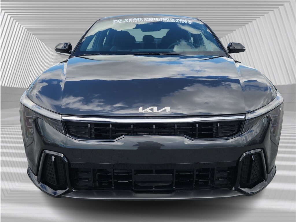 2025 Kia K4 GT-Line photo 3
