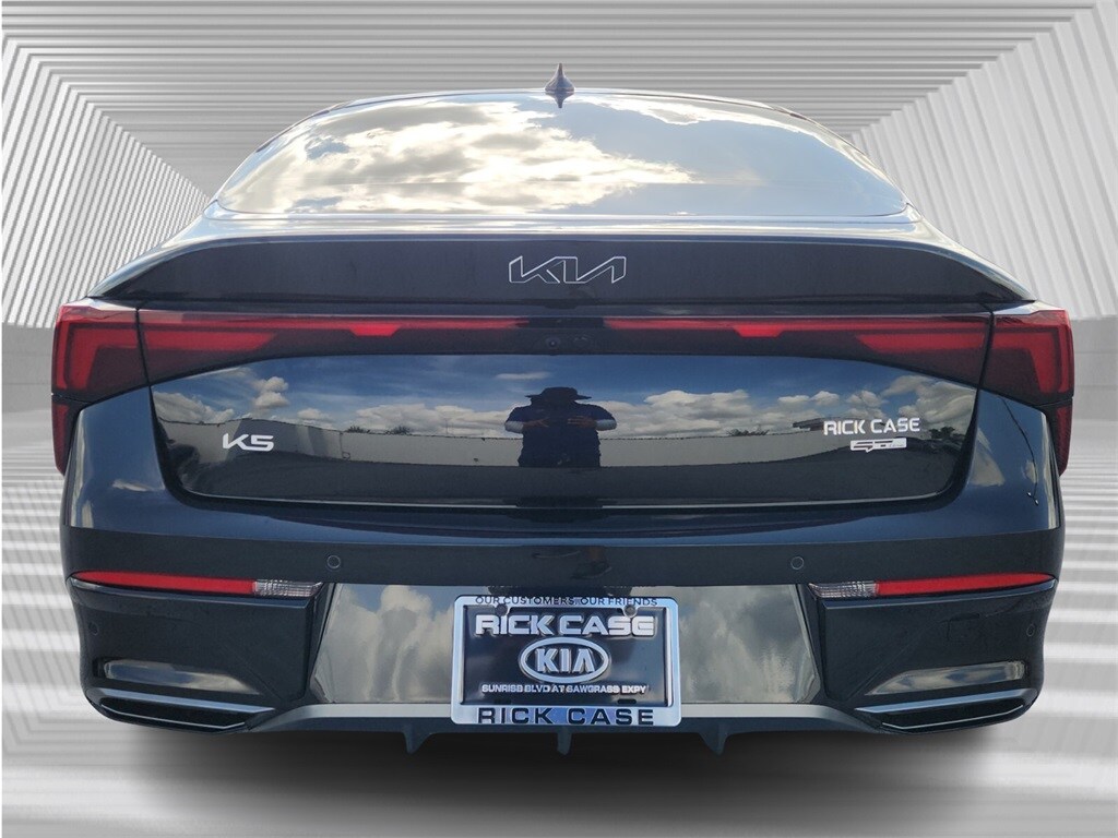 2025 Kia K5 GT-Line photo 4