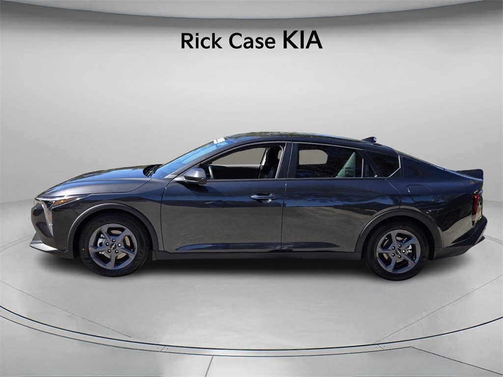 New 2025 Kia K4 LXS Sedan