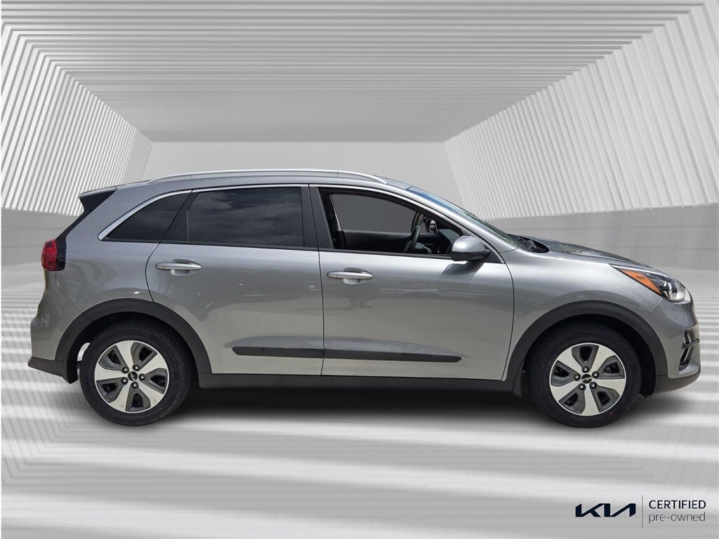 2022 Kia Niro LX photo 3