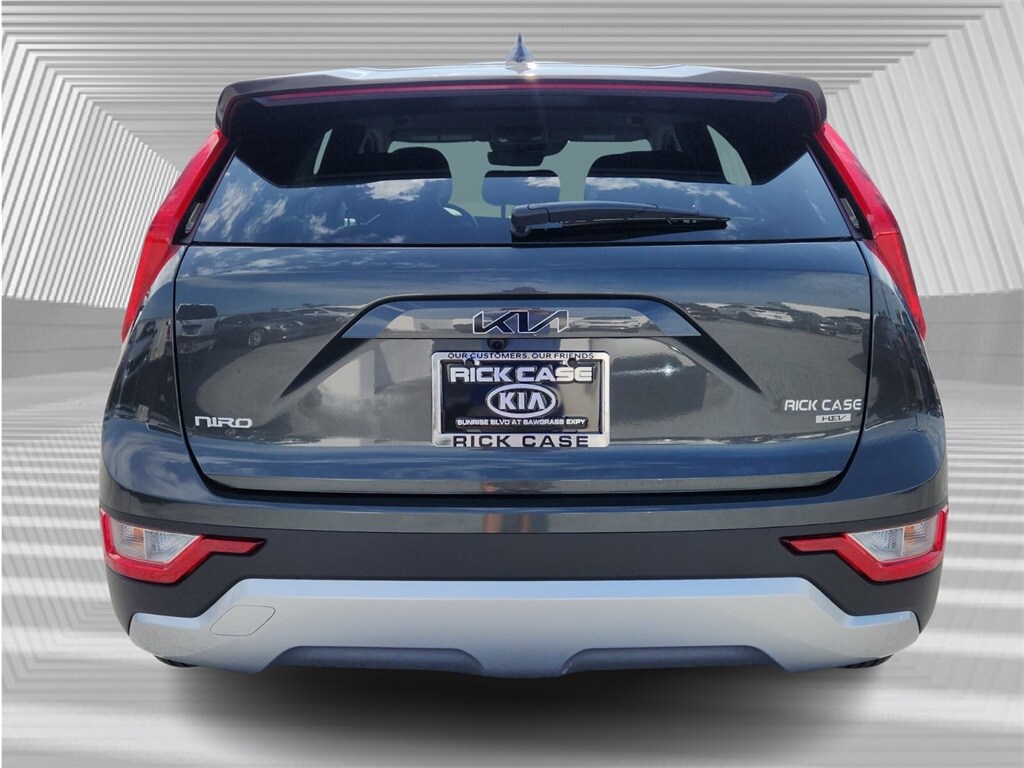 2025 Kia Niro LX photo 3